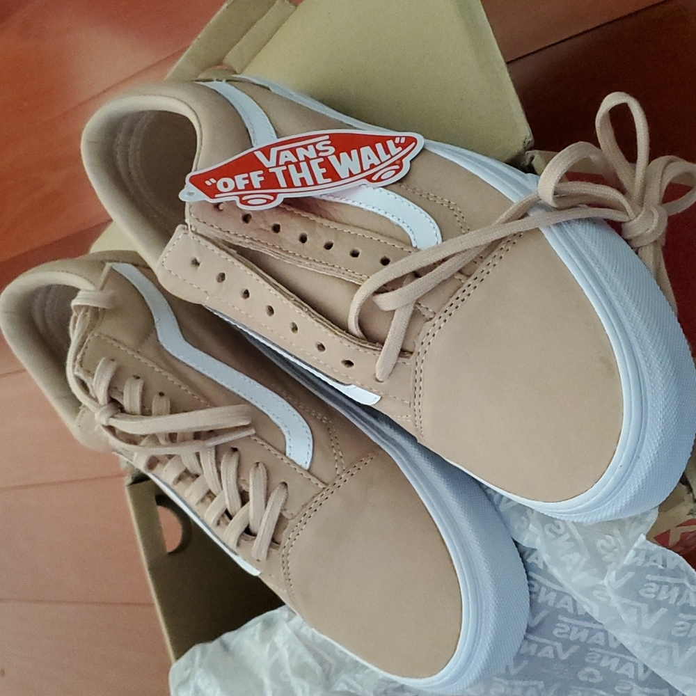 Brand New Leather Old Skool Vans
